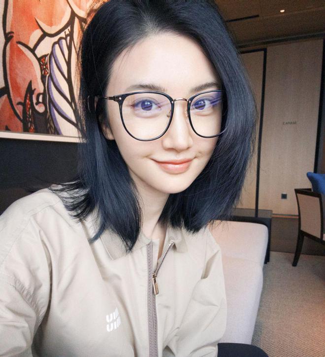 出圈暖心喊话高中粉丝：好好学习才是正经事尊龙凯时人生就是搏平台景甜“房车课堂”再(图2)