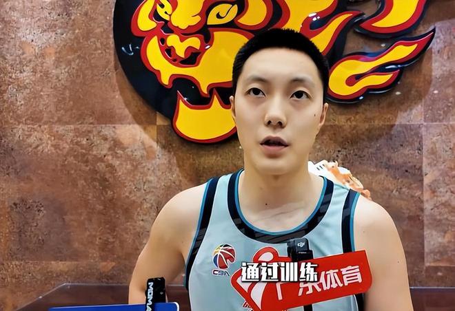 伦缺席全明星！北京新援被看衰3队争科顿z6尊龙·中国网站胡明轩肩伤反复郭艾(图3)