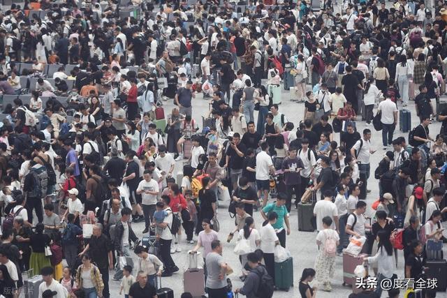 程大军背后藏着中国交通的温度与速度！z6尊龙网站凌晨3点的杭州东站：返(图6)