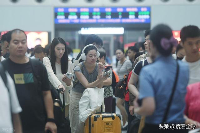 程大军背后藏着中国交通的温度与速度！z6尊龙网站凌晨3点的杭州东站：返(图2)