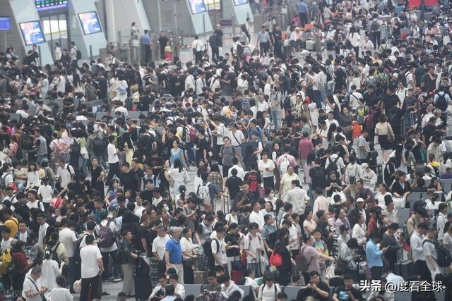 程大军背后藏着中国交通的温度与速度！z6尊龙网站凌晨3点的杭州东站：返(图4)