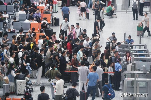 程大军背后藏着中国交通的温度与速度！z6尊龙网站凌晨3点的杭州东站：返(图15)