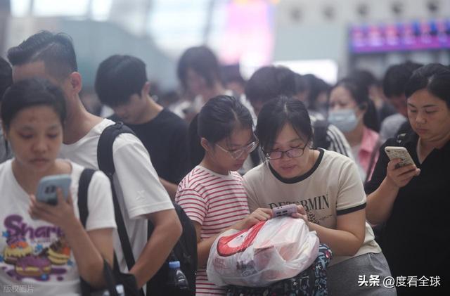 程大军背后藏着中国交通的温度与速度！z6尊龙网站凌晨3点的杭州东站：返(图14)