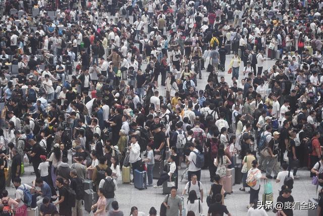 程大军背后藏着中国交通的温度与速度！z6尊龙网站凌晨3点的杭州东站：返(图11)