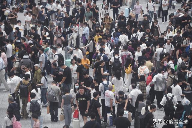 程大军背后藏着中国交通的温度与速度！z6尊龙网站凌晨3点的杭州东站：返(图12)