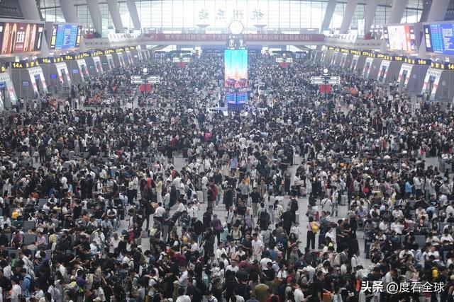 程大军背后藏着中国交通的温度与速度！z6尊龙网站凌晨3点的杭州东站：返(图8)