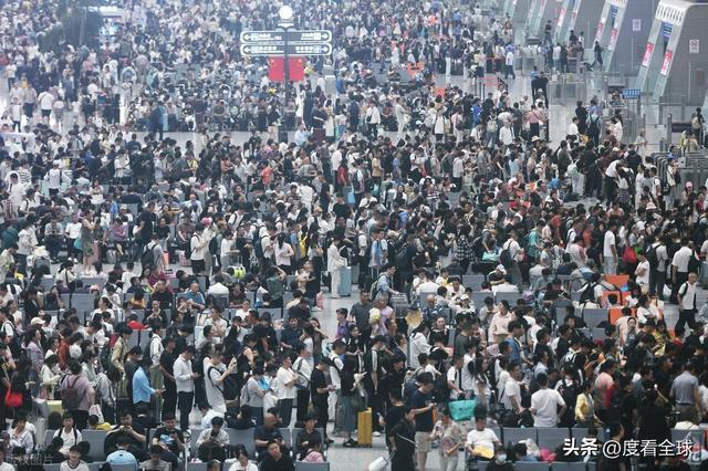 程大军背后藏着中国交通的温度与速度！z6尊龙网站凌晨3点的杭州东站：返(图10)