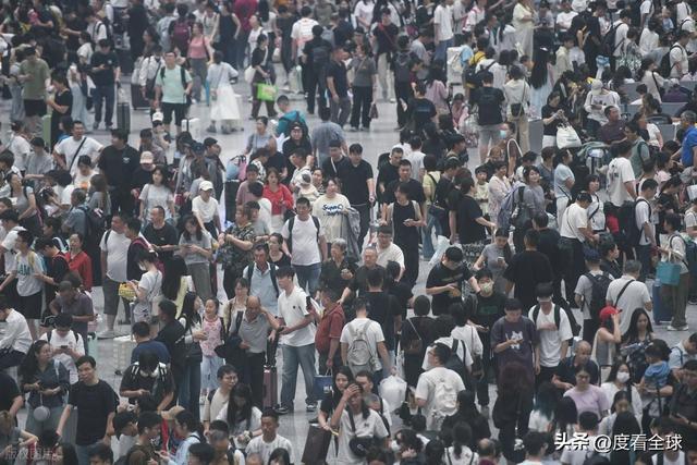 程大军背后藏着中国交通的温度与速度！z6尊龙网站凌晨3点的杭州东站：返(图16)